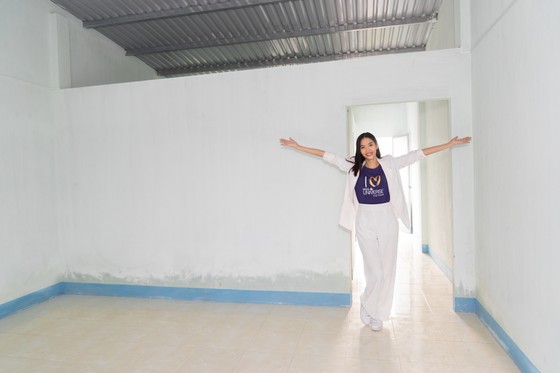 Hoa hậu H’Hen Niê, Hoàng Thùy mang tết ấm no đến với người dân nghèo tại Long An ảnh 6