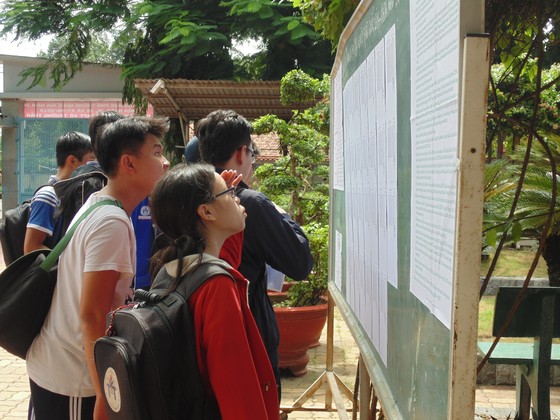 TPHCM: Hơn 78.000 thí sinh làm thủ tục dự thi THPT quốc gia năm 2018 ảnh 4