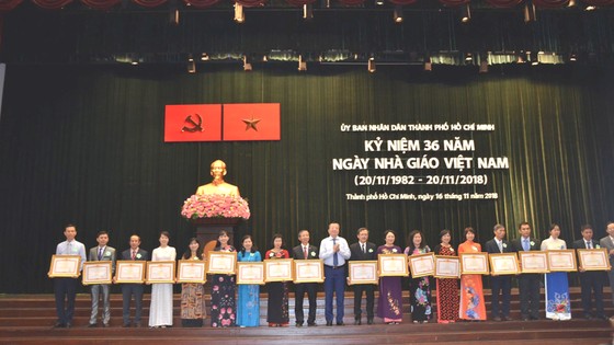 TPHCM kỷ niệm 36 năm Ngày Nhà giáo Việt Nam ảnh 2