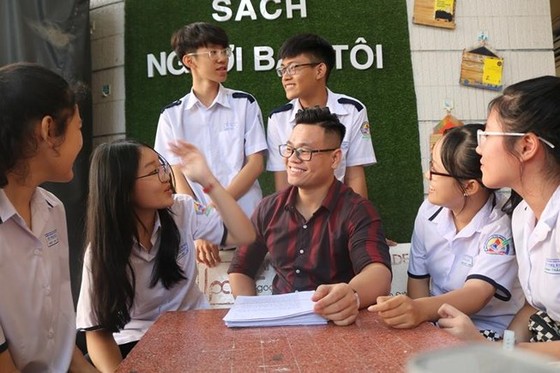 Bài tập về nhà của thầy giáo Ngữ văn làm "lung lay" cộng đồng mạng ảnh 1