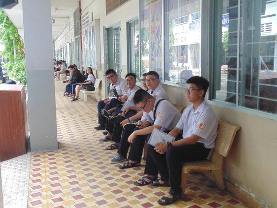 Kỳ thi THPT Quốc gia năm 2019: Thí sinh đến các điểm thi làm thủ tục dự thi ảnh 1
