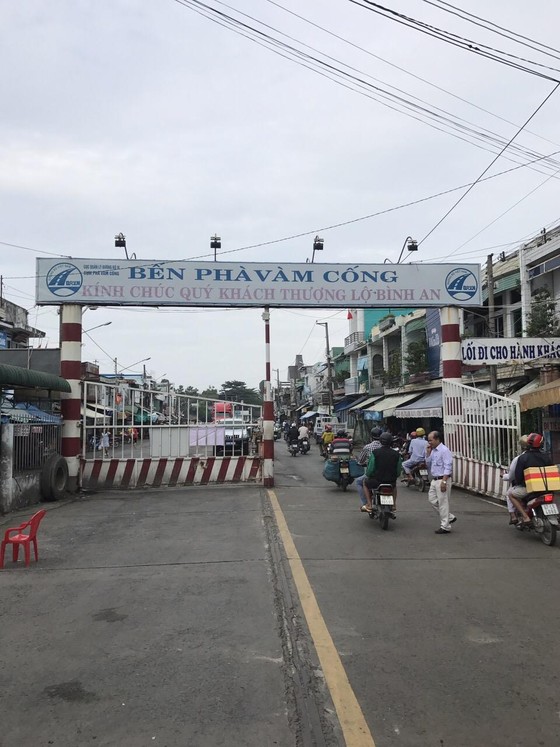 9 giờ 30 phút hôm nay (30-6), bến phà Vàm Cống tạm ngưng hoạt động ảnh 1