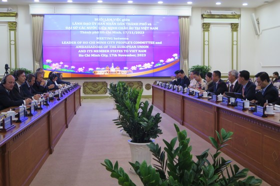 Lãnh đạo TPHCM làm việc với đoàn Đại sứ các nước thành viên Liên minh châu Âu tại Việt Nam