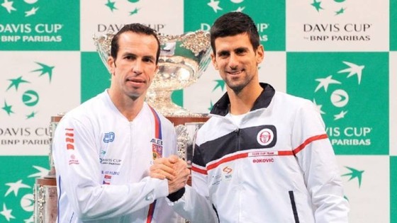 Stepanek (trái) và Djokovic, từ địch thủ trở thành thầy - trò