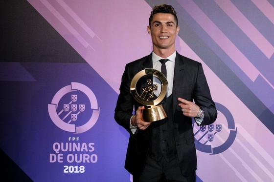 Ronaldo nhận giải thưởng Cầu thủ xuất sắc nhất Bồ Đào Nha