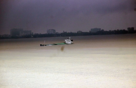 Xử lý sự cố tràn dầu ở rò rỉ ở 9 tàu hàng bị nạn tại vùng biển Quy Nhơn 