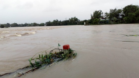 Lũ ồ ạt đổ về hạ du, gần 29.000 nhà dân bị ngập nước ảnh 7