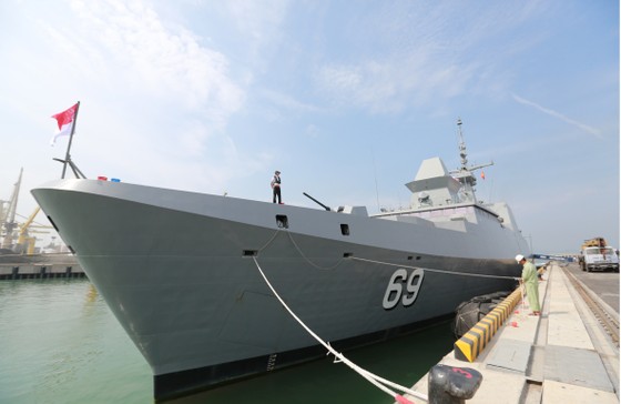 Tàu khu trục của Hải quân Singapore thăm Đà Nẵng ảnh 4