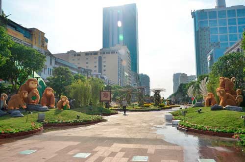 Đường hoa Nguyễn Huệ rực rỡ trước khai mạc ảnh 1