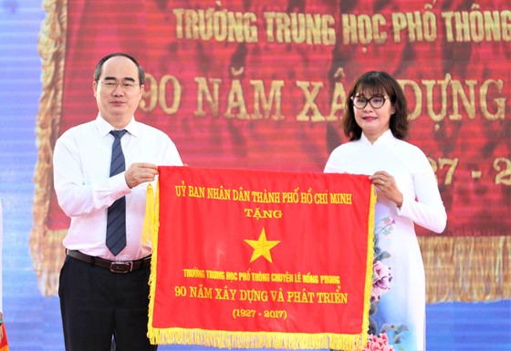 Gần 1,7 triệu học sinh TPHCM hứng khởi bước vào năm học mới ảnh 3