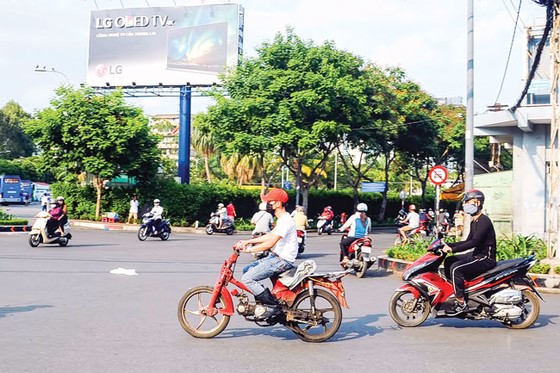 Hiểm nguy “xe mù” ảnh 1