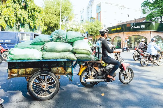 Hiểm nguy “xe mù” ảnh 4
