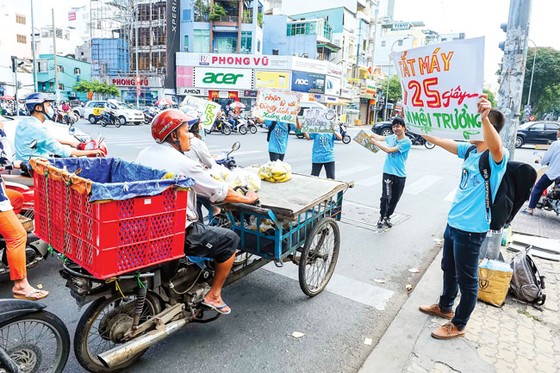 Hiểm nguy “xe mù” ảnh 5
