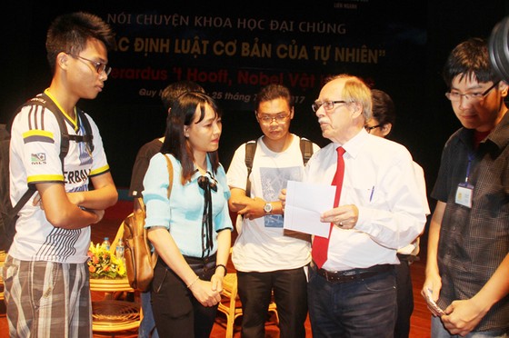 Giáo sư Nobel Vật lý 1999 nói chuyện về khoa học với các bạn trẻ Việt Nam ảnh 1