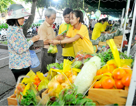 Phiên chợ kết nối cung - cầu nông sản an toàn