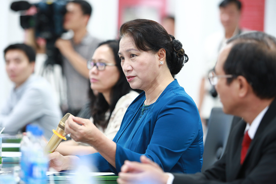 Chia sẻ khó khăn với trẻ em vùng lũ ảnh 2