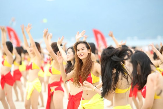 Chào hè của “Hãng hàng không bikini” ảnh 11