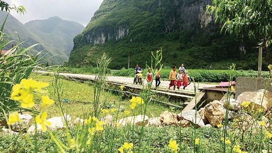 Biên giới yêu thương ảnh 2