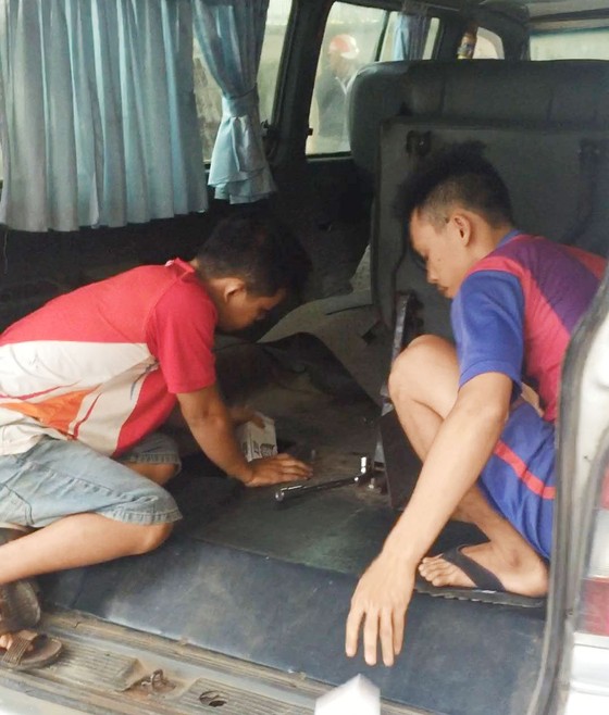 Bắt xe chở hơn 5.200 g&oacute;i thuốc l&aacute; lậu ảnh 1