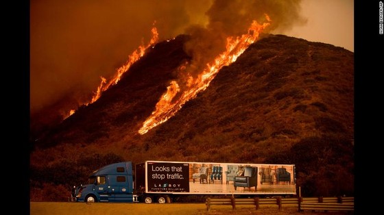 Mỹ: Cháy rừng tại Nam California tiếp tục diễn biễn phức tạp  ảnh 4