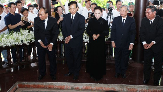 Lễ an táng nguyên Thủ tướng Phan Văn Khải ảnh 9
