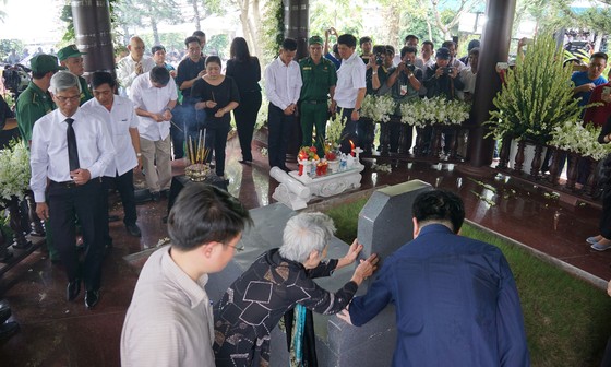 Lễ an táng nguyên Thủ tướng Phan Văn Khải ảnh 16
