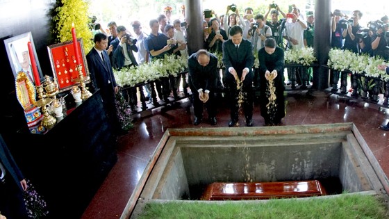 Lễ an táng nguyên Thủ tướng Phan Văn Khải ảnh 8