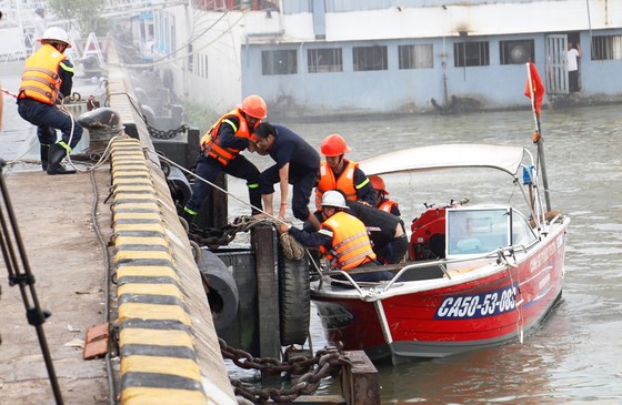 Tàu khách đâm tàu du lịch chìm trên sông Sài Gòn, cứu sống 118 người ảnh 7