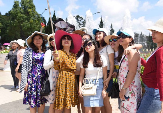 Đà Lạt: Du khách chen chân đi nghỉ mát ảnh 6