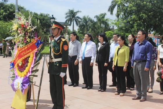 Phó Chủ tịch nước Đặng Thị Ngọc Thịnh tri ân các anh hùng liệt sĩ tại Quảng Trị  ảnh 1