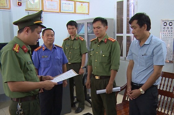 Cơ quan An ninh điều tra Công an tỉnh Sơn La đọc lệnh khởi tố, bắt tạm giam bị can Đặng Hữu Thủy