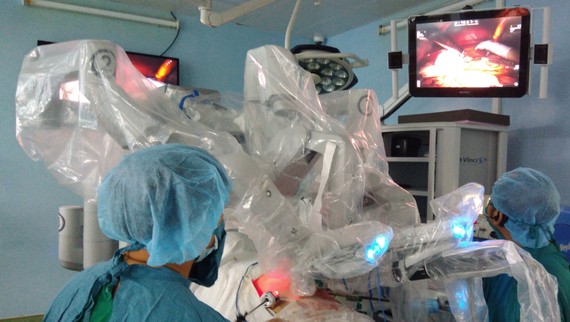 Một ca phẫu thuật robot tại BV Bình Dân