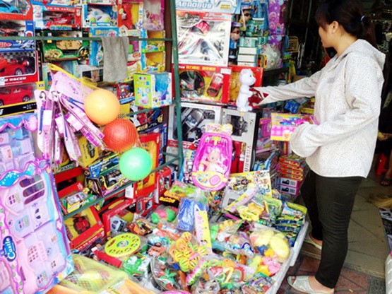 消費者在購買中國的兒童玩具。（示意圖源：互聯網）