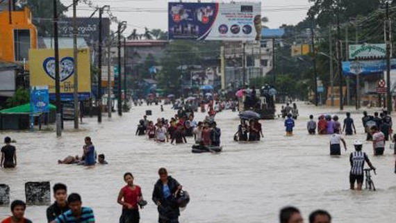 Cảnh ngập lụt sau mưa lớn kéo dài tại Bago, Myanmar ngày 28-7. Ảnh: EPA