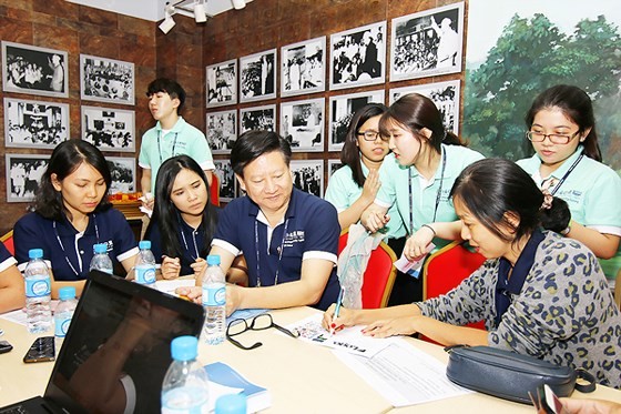 Sinh viên quốc tế và sinh viên Việt Nam trao đổi kinh nghiệm khởi nghiệp trong chương trình Đào tạo doanh nhân toàn cầu, do Chính phủ Hàn Quốc và UNESCO tài trợ