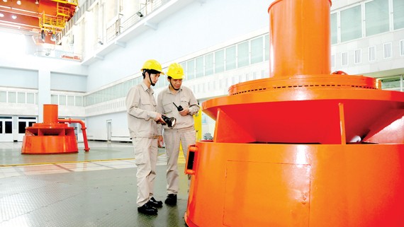 Loay hoay với việc thiếu điện Nhà máy thủy điện Thác Mơ cung ứng điện cho khu vực miền Nam. Ảnh: THÀNH TRÍ