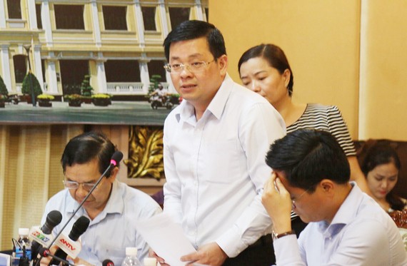 Giám đốc Sở TN-MT TPHCM Nguyễn Toàn Thắng, khẳng định đã chôn lấp rác thì sẽ phát sinh mùi nên chuyển sang công nghệ khác. Ảnh: KIỀU PHONG