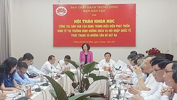 Đồng chí Trương Thị Mai phát biểu tại hội thảo