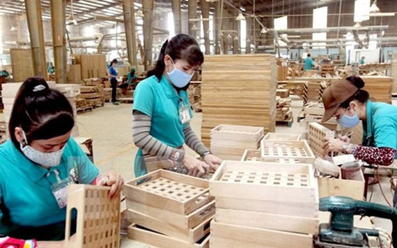 不少中国木製品企业转移我国 木製品工厂一隅。(图源:PV)