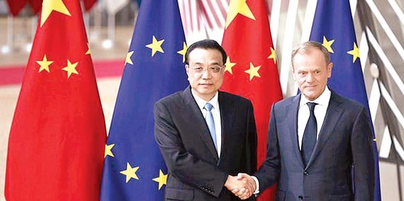 Thủ tướng Trung Quốc Lý Khắc Cường (trái) và  Chủ tịch Hội đồng châu Âu Donald Tusk