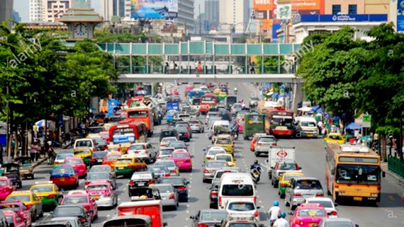 Nhu cầu vận chuyển lớn là nguyên nhân chính của việc gia tăng lượng nhiên liệu tiêu thụ ở Đông Nam Á. Ảnh:Alamy