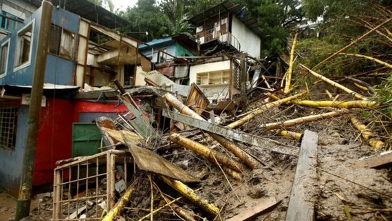 Bão Nate đổ bộ Trung Mỹ khiến nhiều nhà cửa bị hư hỏng. Ảnh: Reuters