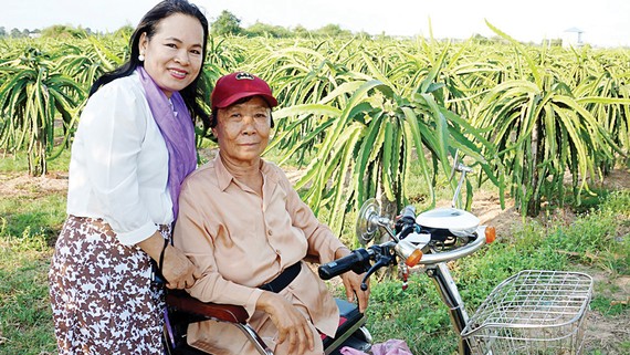 Tác giả gặp lại Anh hùng LLVT Phạm Thị Mai (Tám Tiệm) sau 24 năm