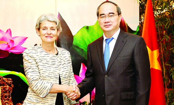 Bí thư Thành ủy TPHCM Nguyễn Thiện Nhân tiếp Tổng Giám đốc UNESCO Irina Bokova                                             . Ảnh: VIỆT DŨNG 