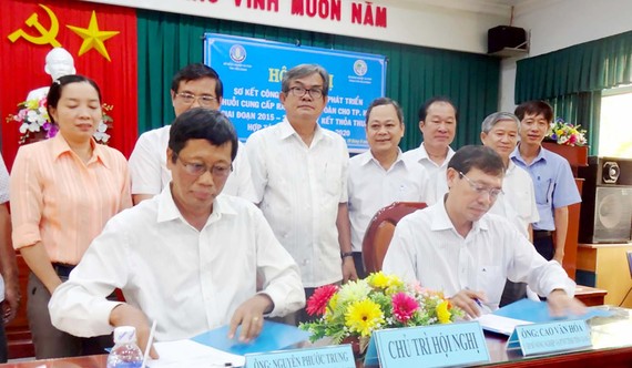 Lãnh đạo 2 Sở NN-PTNT TPHCM và Tiền Giang ký bản thỏa thuận hợp tác giai đoạn 2017-2020
