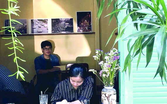 Uống cà phê ở Sài Gòn
