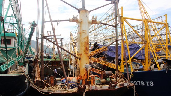 Nhiều tàu vỏ thép Bình Định hoen gỉ nghiêm trọng