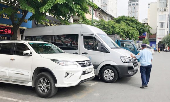 Tăng phí nước thải, thu phí đậu xe lũy tiến theo giờ ảnh 1