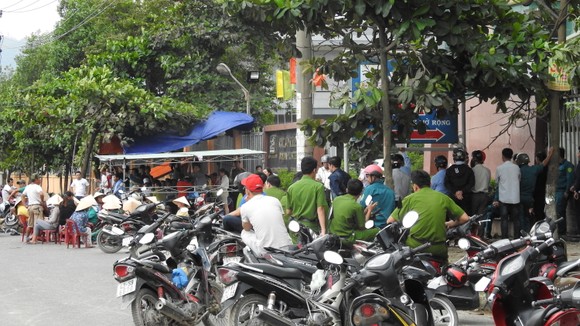 Đà Nẵng: Dân lại vây nhà máy thép Dana Ý ảnh 4