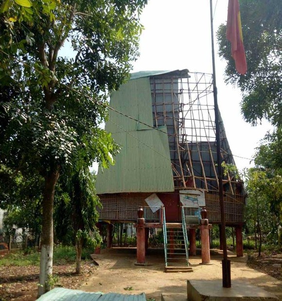 Kon Tum: Mưa đá kèm gió lốc làm gần 50 căn nhà bị tốc mái ảnh 3